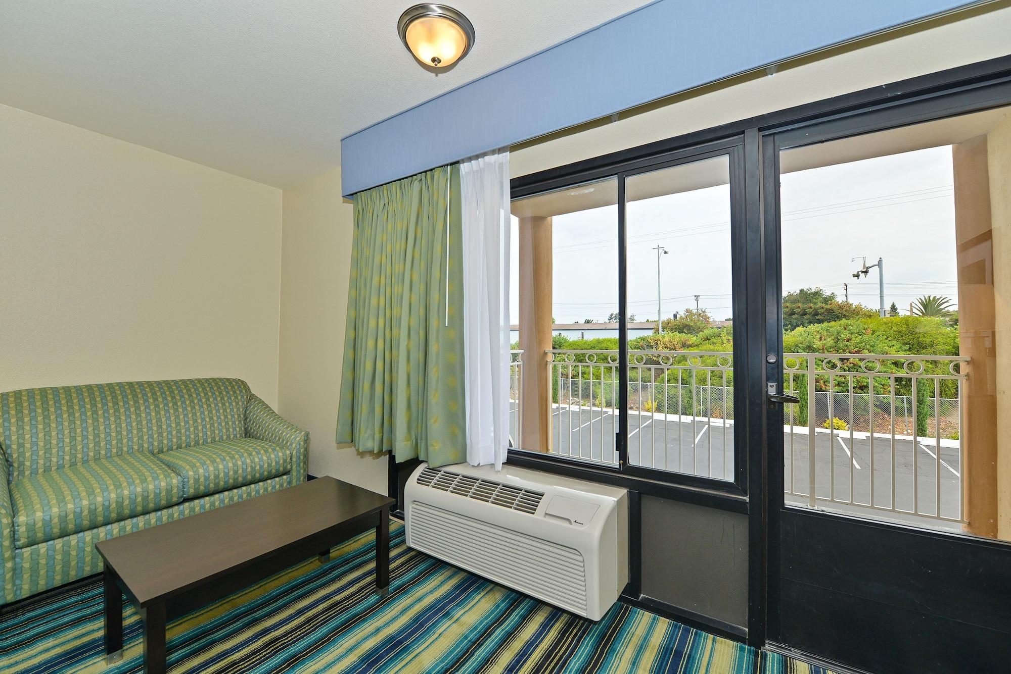 Super 8 By Wyndham Vallejo/Napa Valley Bagian luar foto