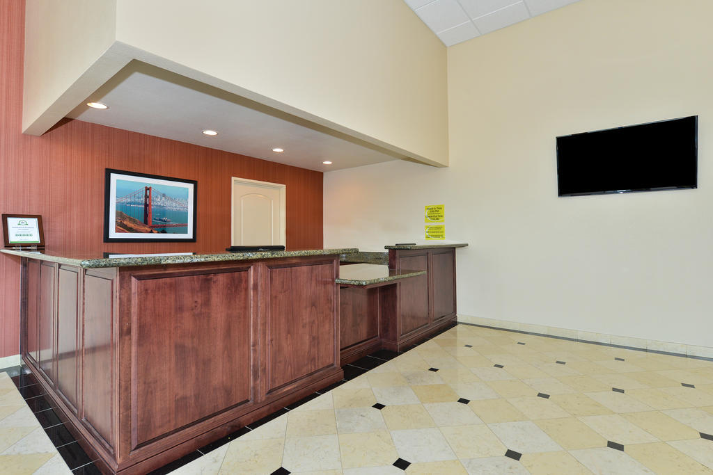 Super 8 By Wyndham Vallejo/Napa Valley Bagian luar foto